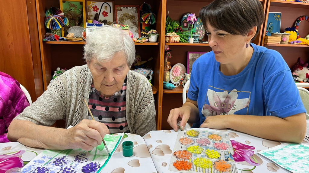 Творчество и игры в борьбе с деменцией: есть ли реальная польза?